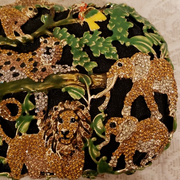 💥SOLD!   Gorgeous Natasha Crystal Clutch - Picture 7 of 8